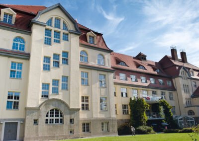 Außenansicht des Altenpflegeheims Akazienhof der Paul-Riebeck-Stiftung im Süden von Halle