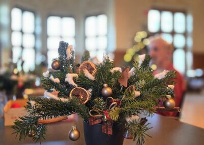 Weihnachtliches Gesteck im Altenpflegeheim Riebeckpark © Paul-Riebeck-Stiftung