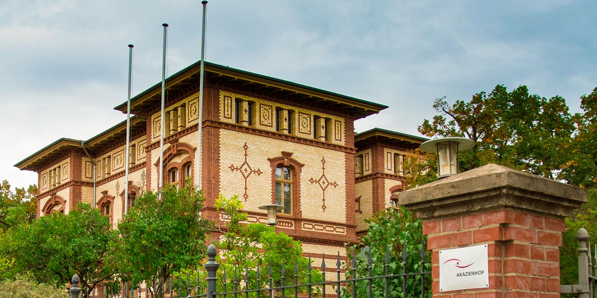 Außenansicht der Tagespflege Akazienhof der Paul-Riebeck-Stiftung am Melanchthonplatz in Halle (Saale)
