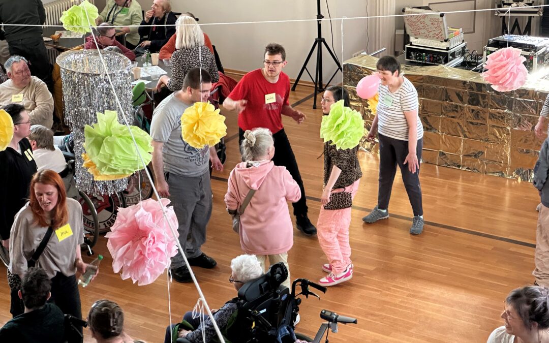 Beschwingt unter der Discokugel