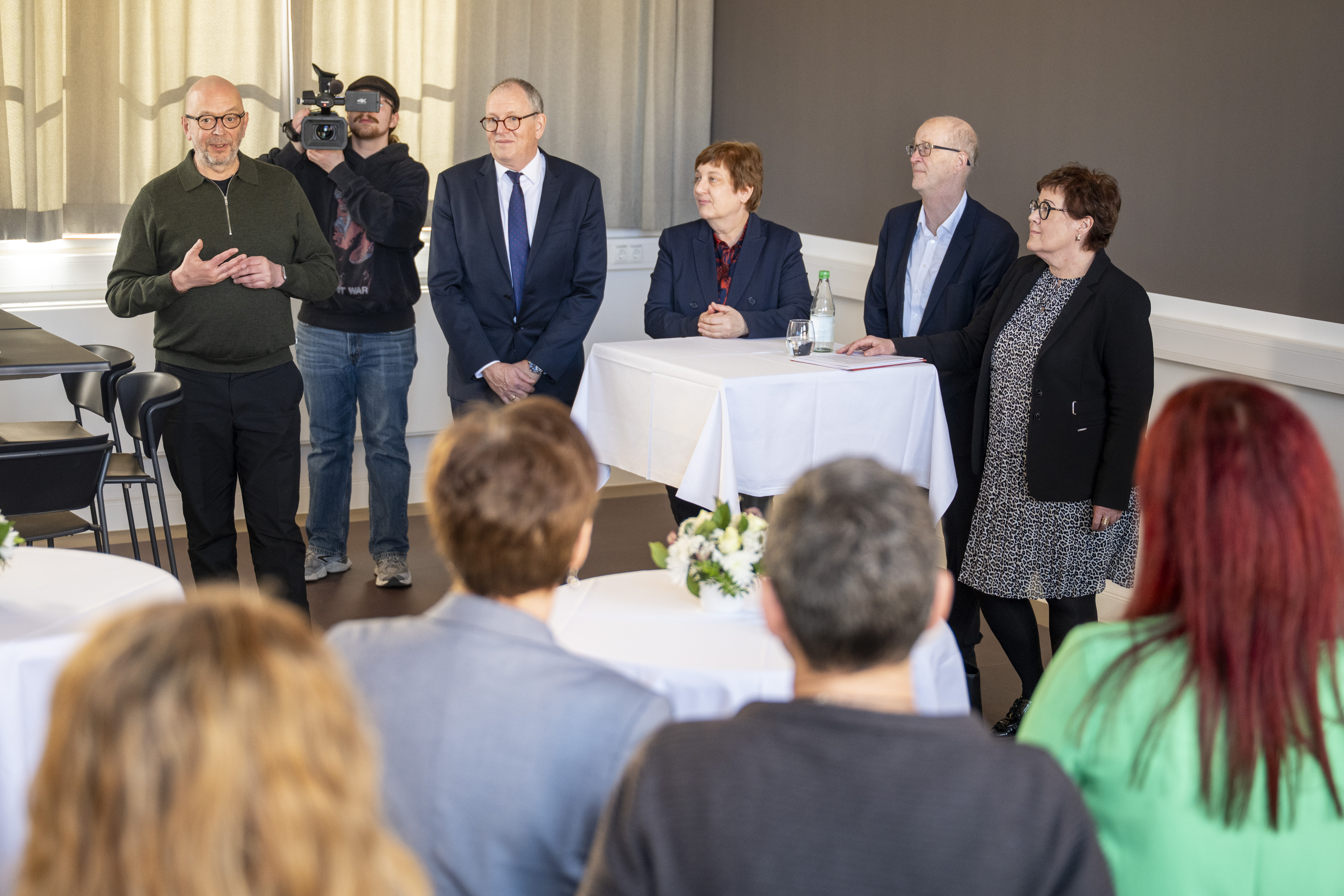 Sozialministerin Petra Grimm-Benne übergab heute vor Ort die Zuwendungsbescheide für das Modellprojekt GERONT-Connect (GERiatrische Optimierte Nahtlosversorgung & Transition) an die Paul-Riebeck-Stiftung und das BG Klinikum Bergmannstrost Halle.