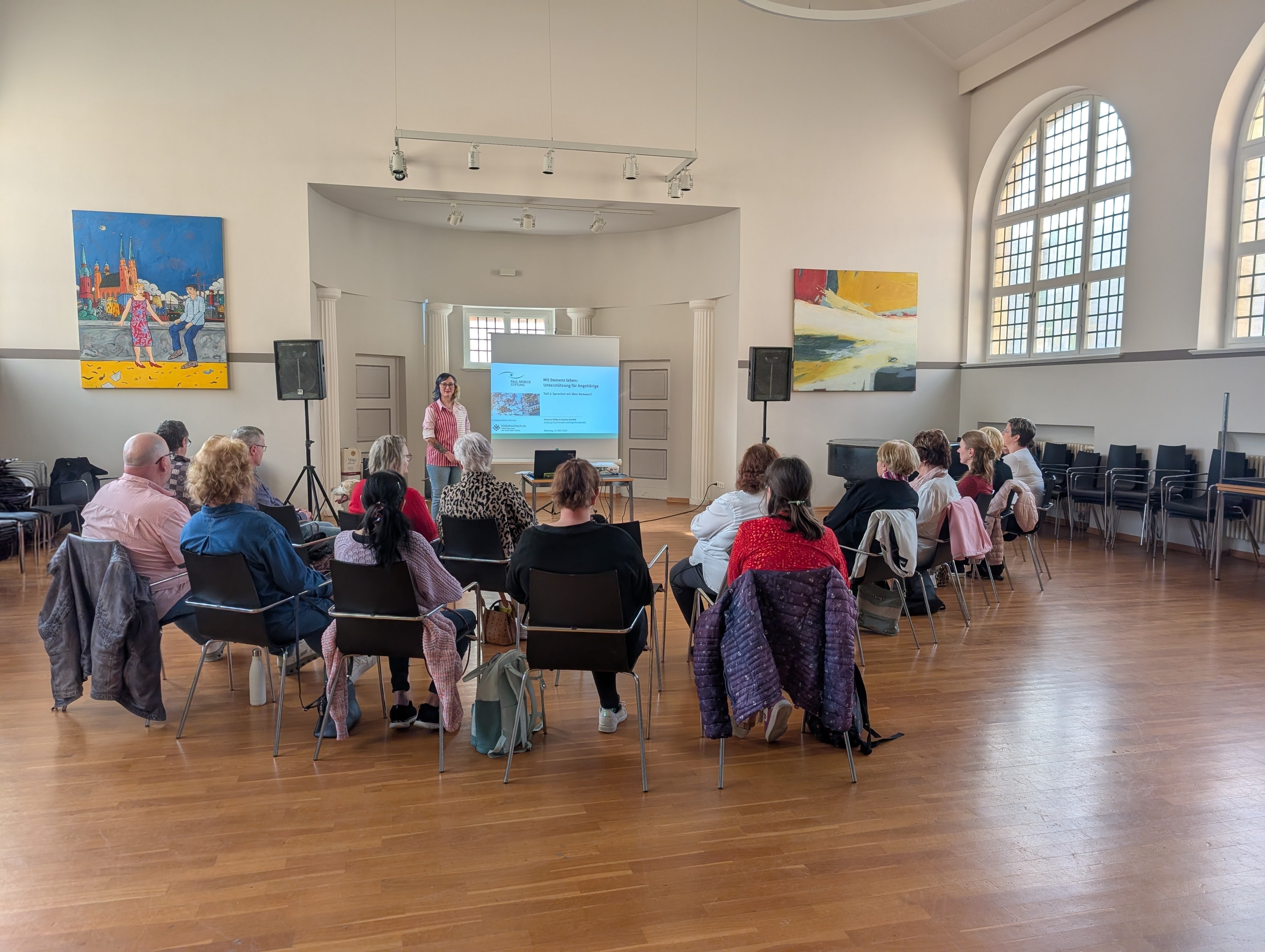 Interessierte erhalten Informationen rund um das Thema Demenz