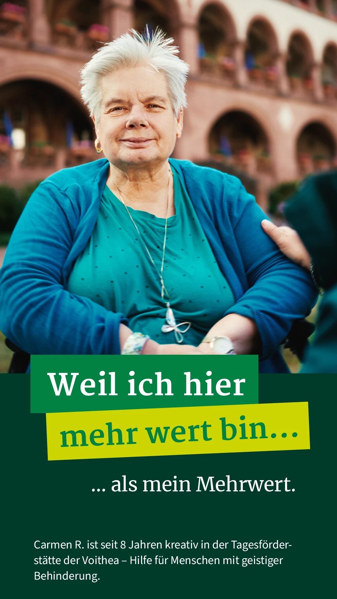 Carmen R. ist seit 8 Jahren kreativ in der Tagesförderstätte der Voithea – Hilfe für Menschen mit geistiger Behinderung.