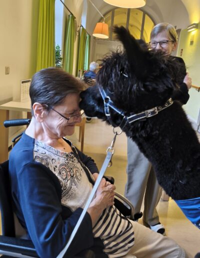 Tiergestützte Arbeit im Altenpflegeheim Riebeckpark